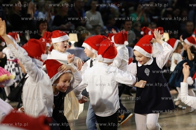 Gimnazjumnr 2 w Zukowie. Konkurs tanca towarzyskiego....