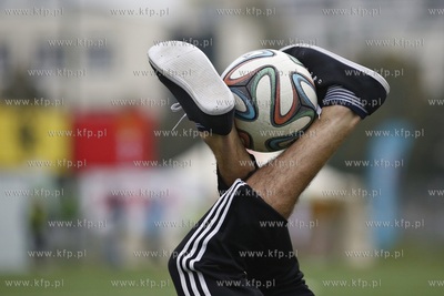 Gdansk Zaspa. Pilkarski turniej dzikich druzyn Do przerwy...