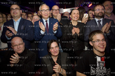 Gdańsk. Restauracja Barbados. Wieczór wyborczy. Ogłoszenie...