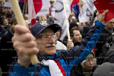 Gdańsk. Długi Targ. Demonstracja przeciwko rządom...