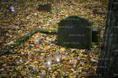 Dzień Wszystkich Świętych. Cmentarz ewangelicki...