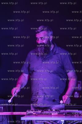 Festiwal Świat Mało Znany. Koncert zespołu Caritas...