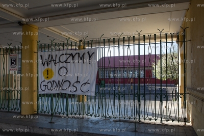 Strajk nauczycieli. IX Liceum Ogólnokształcące W...
