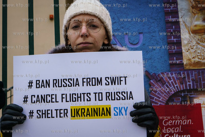Gdańsk. Manifestacja pod Konsulatem Generalnm Republiki...
