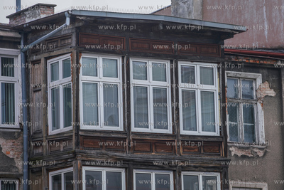 Gdańsk, Wrzeszcz, ul. Dmowskiego. Drewniane podpory...