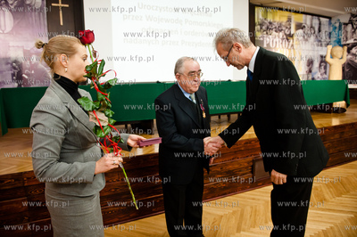 Gdansk. Historyczna sala BHP. Wreczenie odznaczen panstwowych,...