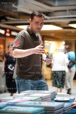 Gdansk. CH Manhattan. Promocja angielskiej wersji albumu...