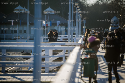 Gdansk. Mrozne, sloneczne, sobotnie popoludnie na plazy...