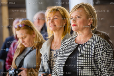 Gdynia. Uroczyste zawieszenie wiechy na nowo powstajacym...