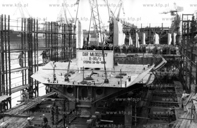 Poloznie stepki pod budowe zaglowca Dar Mlodziezy w...