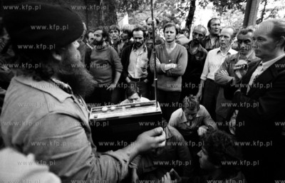 Strajk w Stoczni Gdanskiej im Lenina. Nz. stoczniowcy...