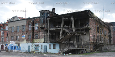 Gdansk. Okolice dawnej rzezni. Nz. Niszczejace budynki...