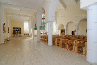 Kosciol pod wezwaniem Sw. Trojcy na gdynskiej Dabrowie...