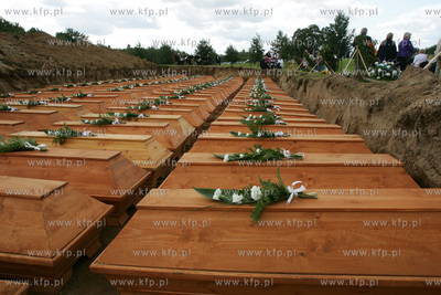 Szczecin/Glinna/zachodniopomorskie. Na cmentarzu wojennym...