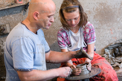 Chmielno. Muzeum Ceramiki Kaszubskiej Neclow. Nz. Karol...