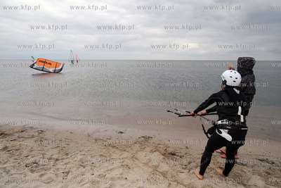 Rewa - pomorski raj dla fanow windsurfingu i kitesurfingu.
26.09.2009
fot....