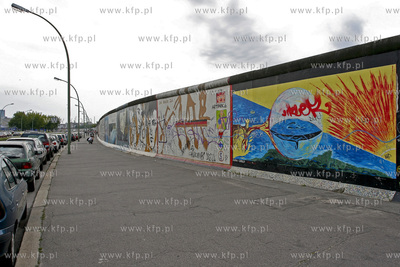 Berlin. East Side Gallery jest pomnikiem dla wolnosci...