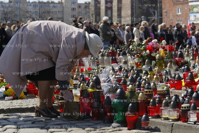 Transmisja uroczystosci pogrzebowych Pary Prezydenckiej,...