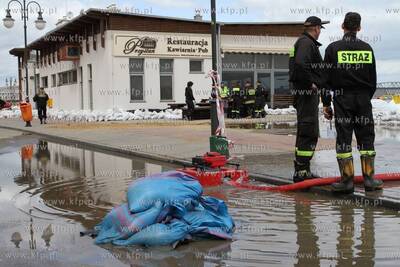 Ok. godz. 11 do Tczewa dotarla fala kulminacyjna. Poziom...