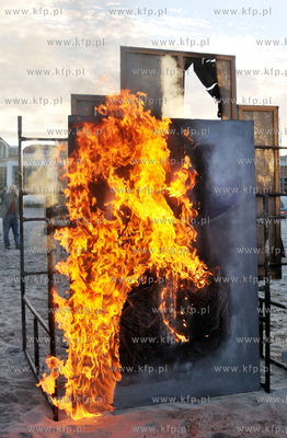 Sopot plaza przy Molo. Happening "Unwanted Things "...