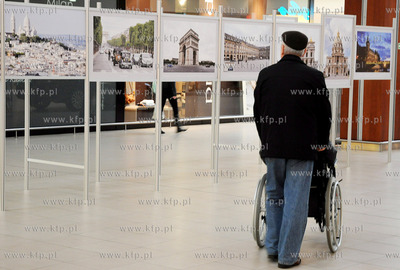 Port Rumia. Wystawa Paryz w fotografii Andrzeja J....