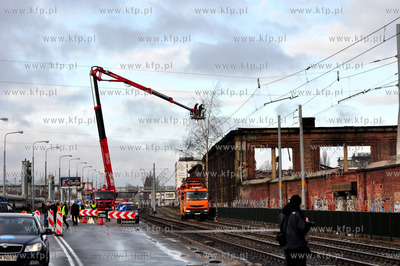 Gdansk. Dogaszanie pozaru na terenie Stoczni Gdanskiej...