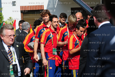 Hiszpanscy pilkarze wyjezdzaja z Hotelu Gdansk na mecz...