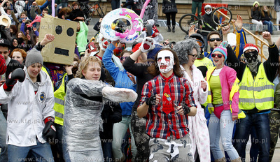 Przed Muzeum Narodowym w Szczecinie, na Wałach Chrobrego...