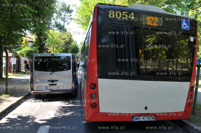 Sopot ulica Powstancow Warszawy. Niewlasciwie zaparkowany...