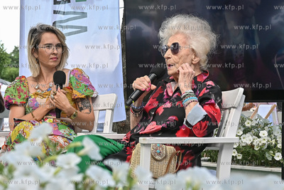 Sopot. Skwer Kuracyjny. Kawiarnia Koło Molo. BNP Paribas...