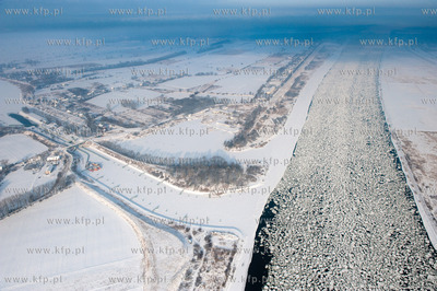 Kra na Wisle w okolicy ujscia. Odcinek miedzy mostem...