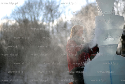 Gdynia, Bulwar Nadmorski. Festiwal rzezb lodowych....