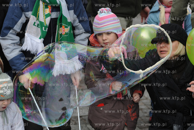 Festiwal baniek mydlanych w Gdansku na Dlugim Targu....