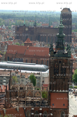 Pozar kosciola sw. Katarzyny w Gdanku. Nz.widok na...