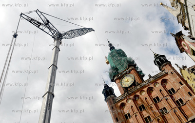 Gdansk. Trwaja prace remontowe Ratusza Glownomiejskiego....