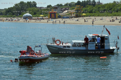 Akcja Zdrowe Wakacje. Pokaz wspoldzialania słuzb ratowniczych...