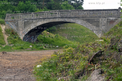 Dawny wiadukt kolejowy linii do Kokoszek polozony na...