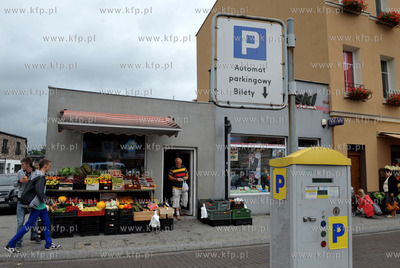 Koscierzyna na Kaszubach. Ul. Swietojanska. Sklep wazrywno...