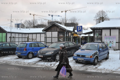 Gdańsk Wrzeszcz. Male targowisko na ul. Sosnowej....