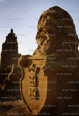 Gdansk Jelitkowo. Plaza. Wystawa monumentalnych rzezb...