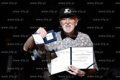 Gdynia. Teatr Muzyczny. Benefis Franciszka Walickiego...