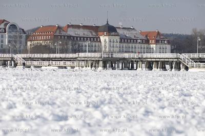 Sopot. Zamarznieta Zatoka Gdanska.
23.02.2011
fot....