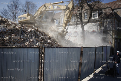 Gdansk. Rozbiorka kamienicy na skrzyzowaniu ul. Slowackiego...
