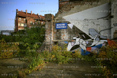 Stocznia Gdansk. Miejsce w którym Lech Walesa przeskoczyl...