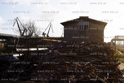 Gdańsk. Rozbiorka budynków mieszkalnych przy ul....