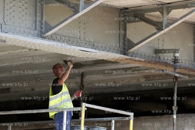 Sopot. Zamkniety dla ruchu wiadukt nad torami kolejowymi...