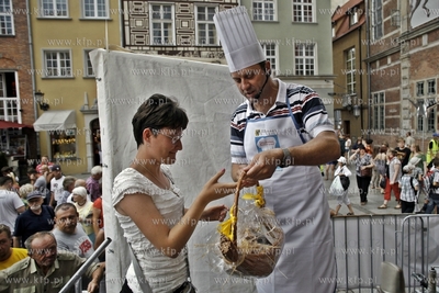 Gdansk, Dlugi Targ. Pomorskie smaki to pokazy przyrzadania...