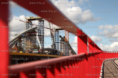 Montaz luku stanowiacego element nosny wiaduktu na...