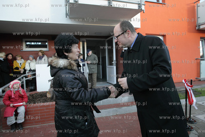 Uroczystosc przekazania kluczy nowym mieszkancom kamienic...