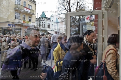 Otwarcie sklepow H&M i Rossmann na ul. Bohaterow Monte...